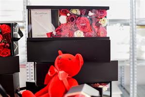 A26994 SCATOLA REGALO C/FIORI NERA/ROSSA 10X14X42