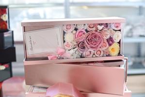 A26994 SCATOLA REGALO C/FIORI ROSA 10X17X42